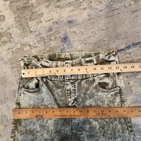 Almost Famous green acid wash stretch waist tapered jeans. Size small.  Highrise - Picture 12 of 14